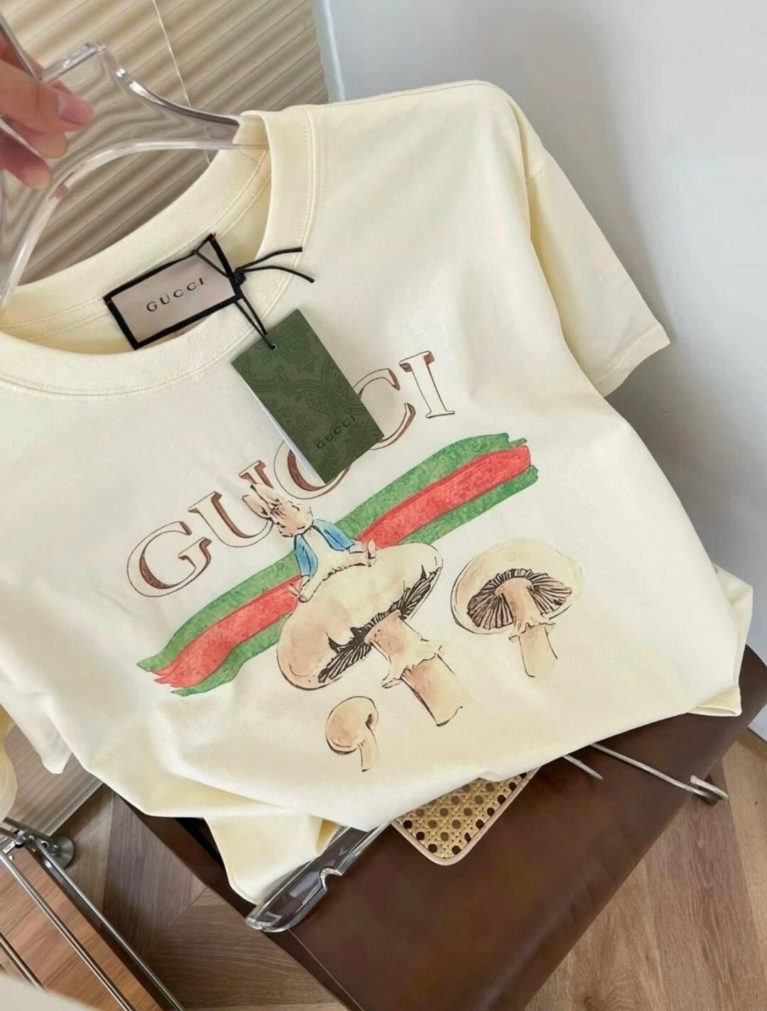 футболки гуччи,футболка gucci,футболка женская gucci,женские футболки с принтом,футболки женская