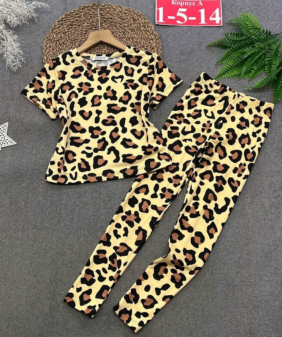 костюм спортивный для девочек,костюм для девочки,костюм спортивный с лосинами,костюм ярко,костюм детский