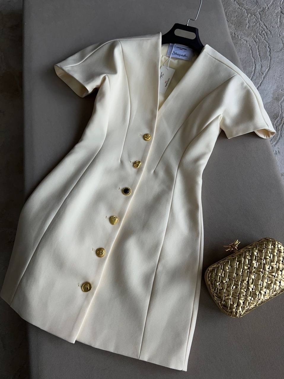 модное платье,платье с объемными рукавами,стиль платья,стильные наряды