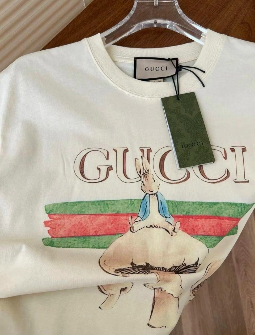 футболки гуччи,футболка gucci,футболка женская gucci,женские футболки с принтом,футболки женская