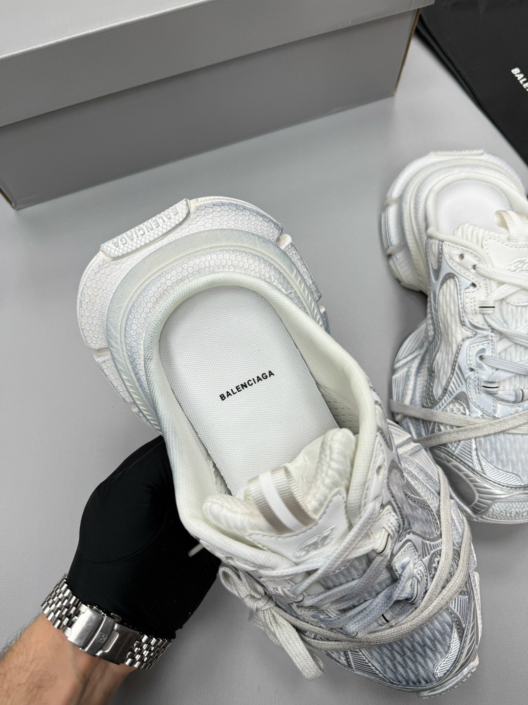 женские кроссовки balenciaga,кроссовки balenciaga,женские кроссовки balenciaga runner серебристые,кроссовки balenciaga runner sneaker 'white' 2026,кроссовки в стиле balenciaga