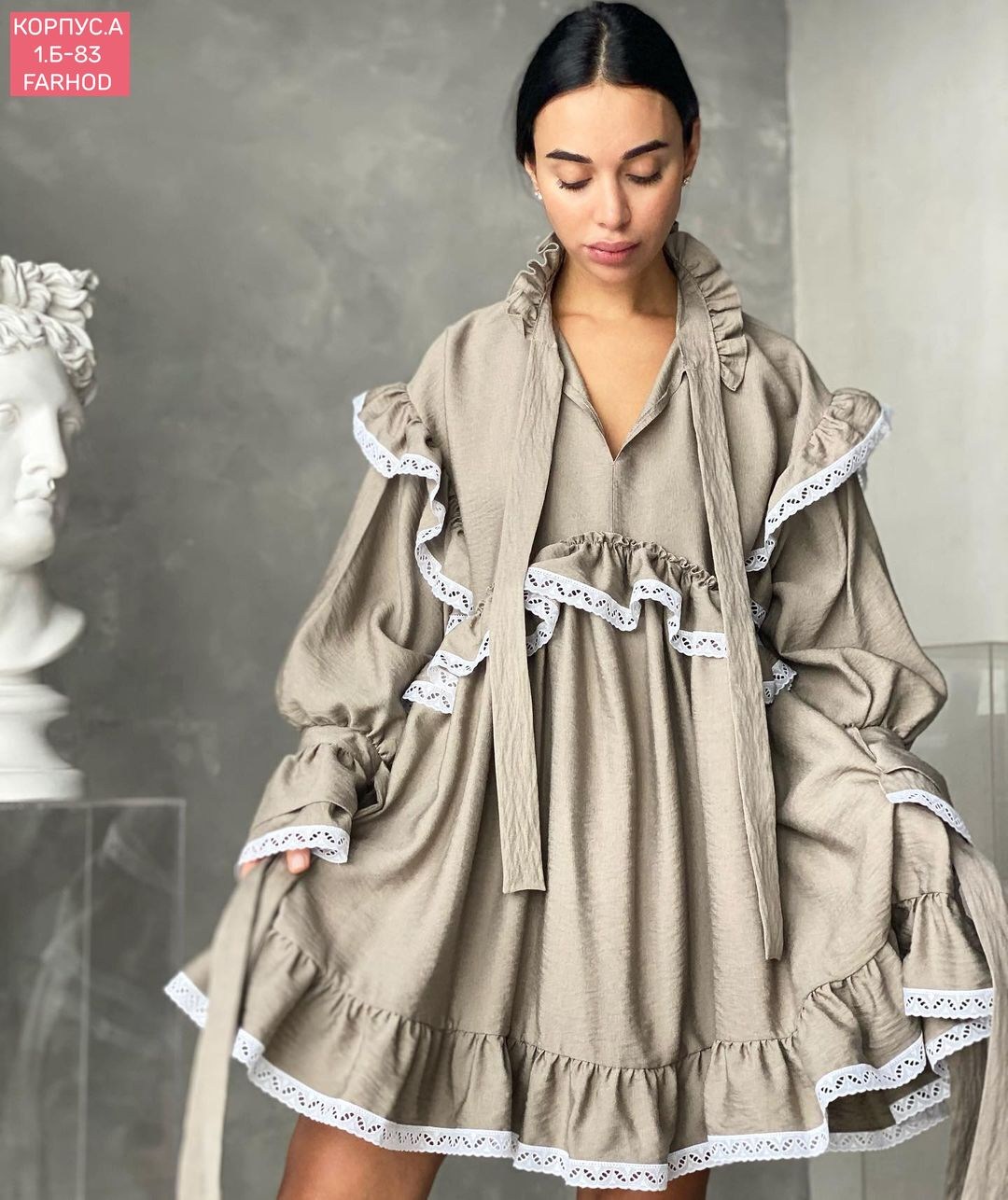 короткое платье,черное платье с рюшами,модные платья,платье с воротником,платье черное