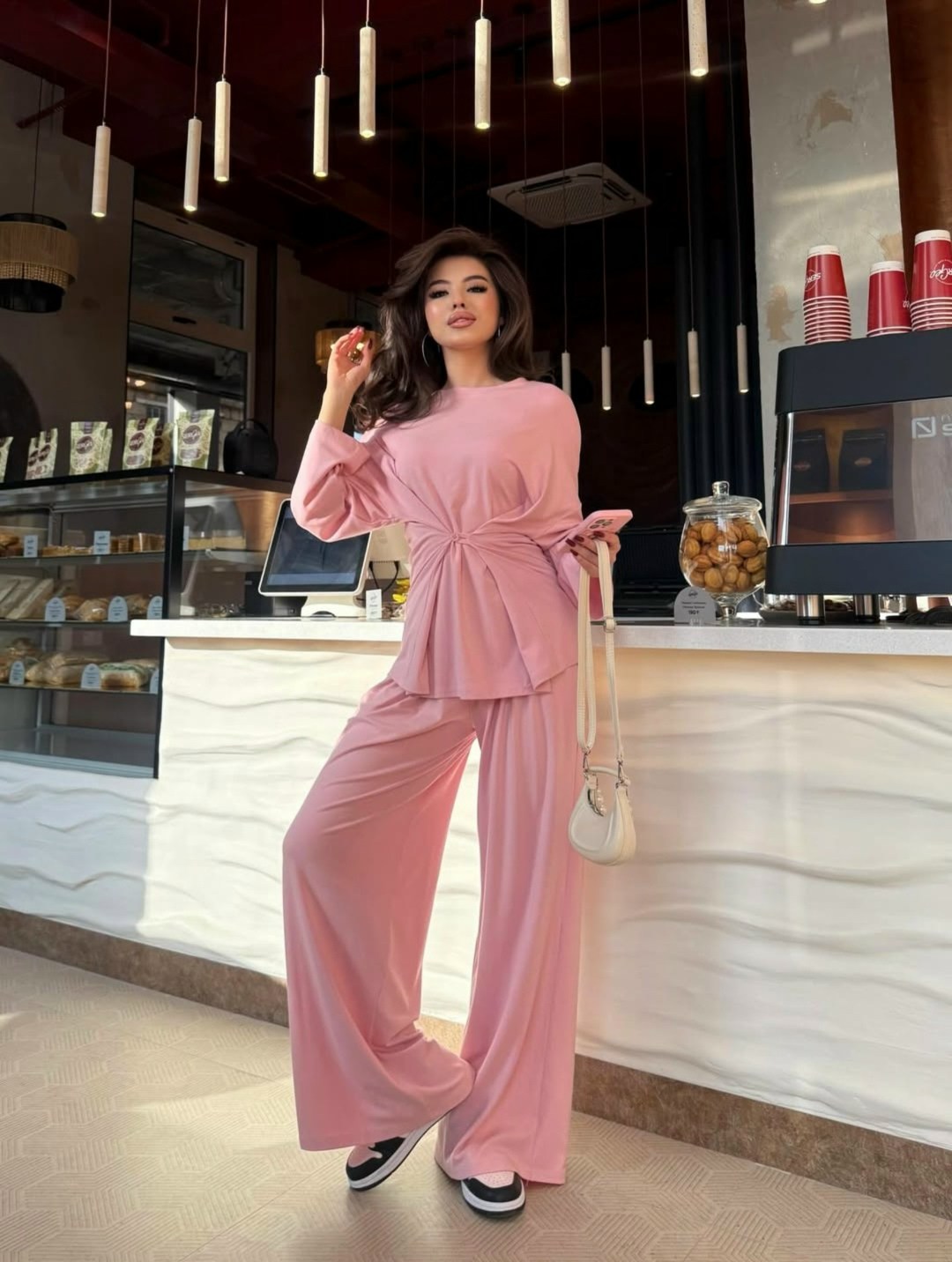 стильные костюмы,брючный костюм элегантный,элегантные наряды,костюм с брюками,шелковый костюм женский брючный