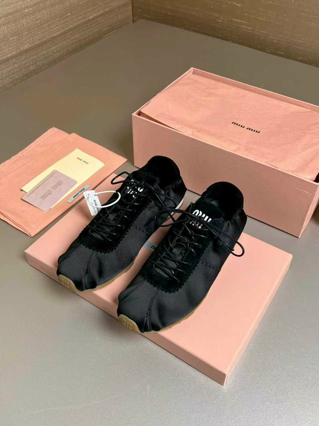 ,miu miu кроссовки,кроссовки miu miu женские,кроссовки prada,замшевые кроссовки