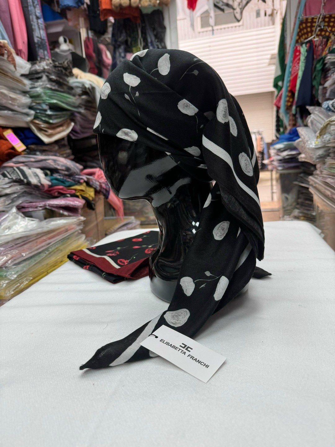 шарфы для женщин,платки для женщин,платки и шарфы,платки женские,платок с принтом