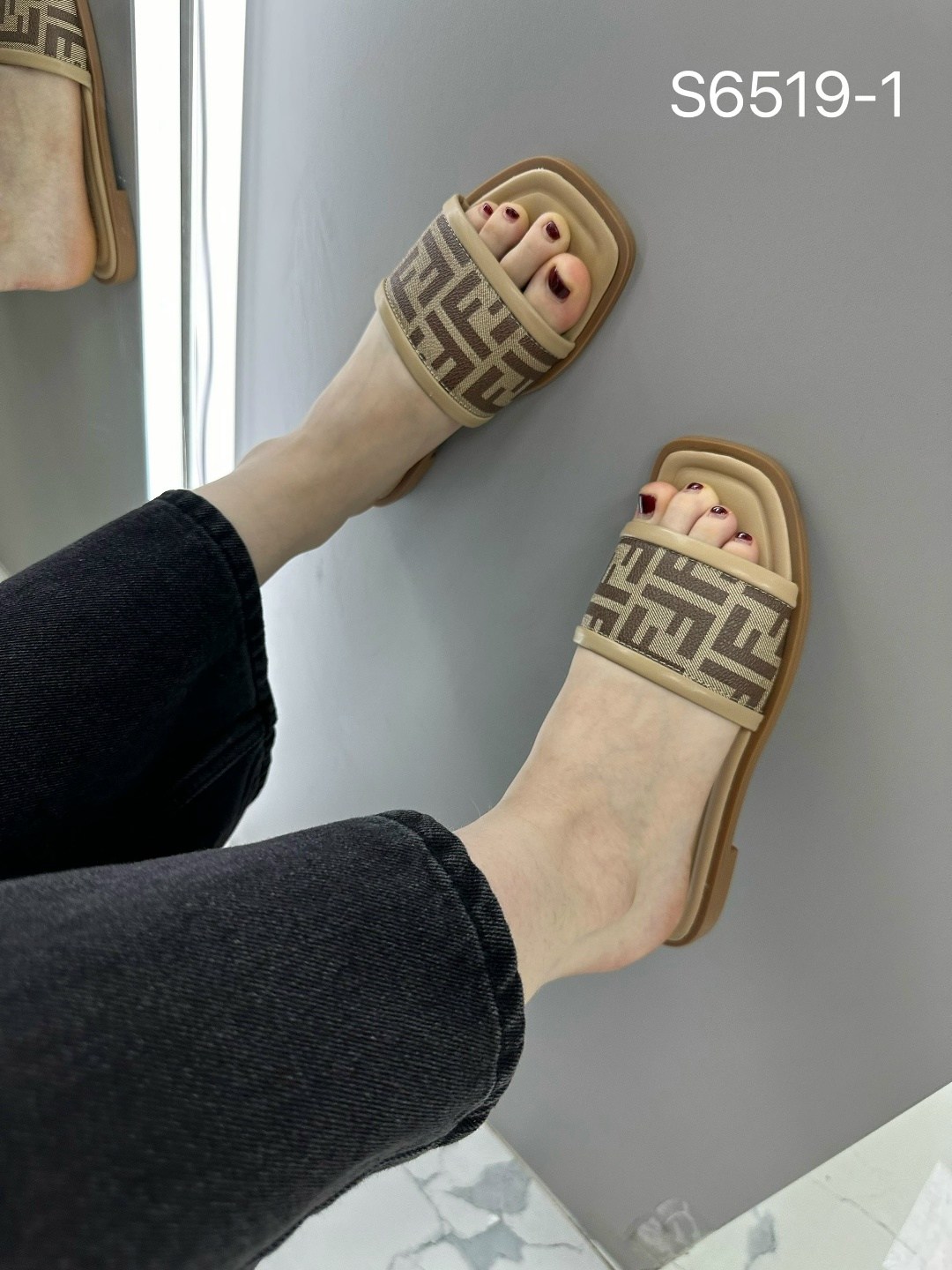 тапочки fendi,шлепки фенди,тапочки фенди,шлепки фенди женские,шлепанцы fendi