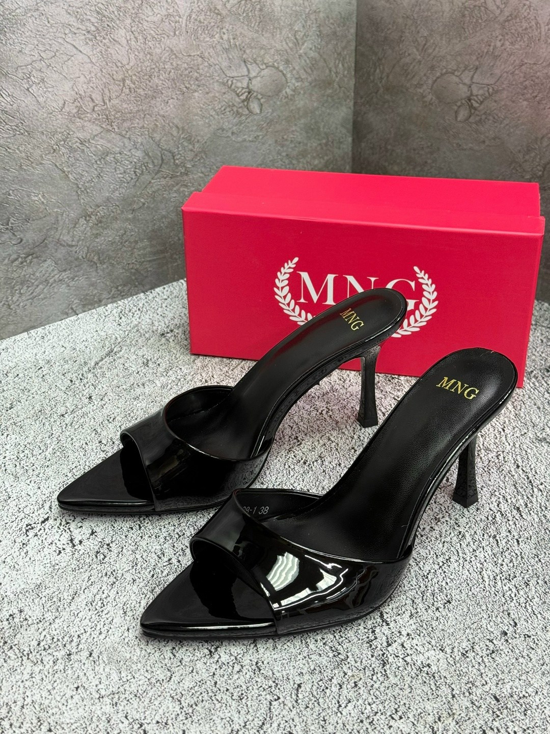 бежевые кожаные босоножки the row на низком каблуке,,босоножки на каблуках,бежевые босоножки,мюли на каблуке