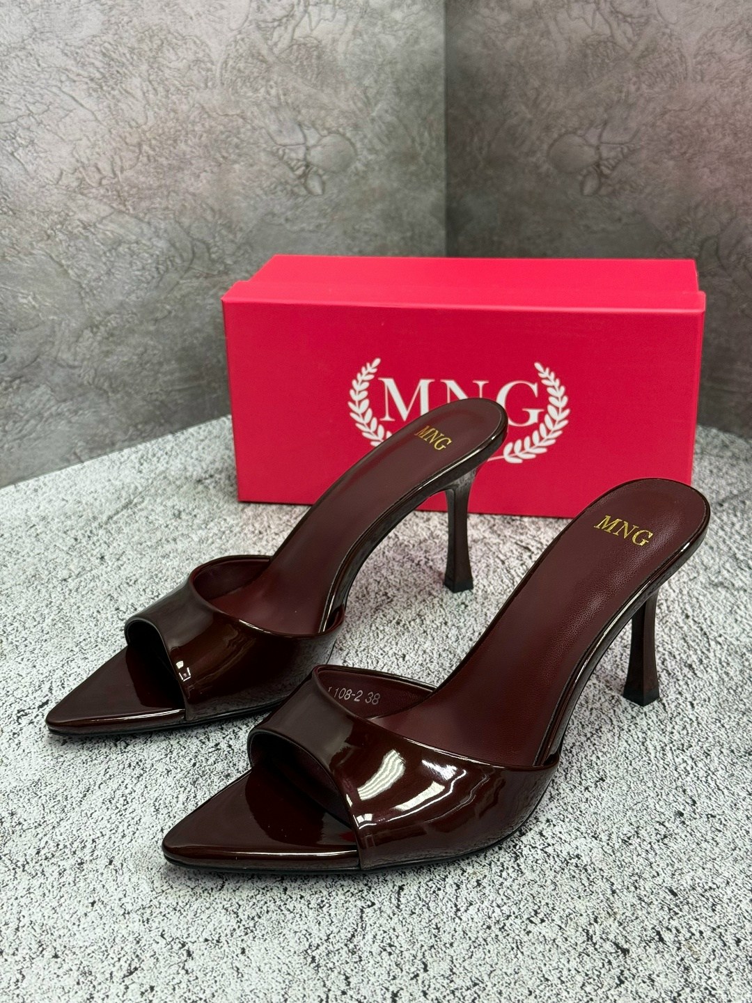 бежевые кожаные босоножки the row на низком каблуке,,босоножки на каблуках,бежевые босоножки,мюли на каблуке