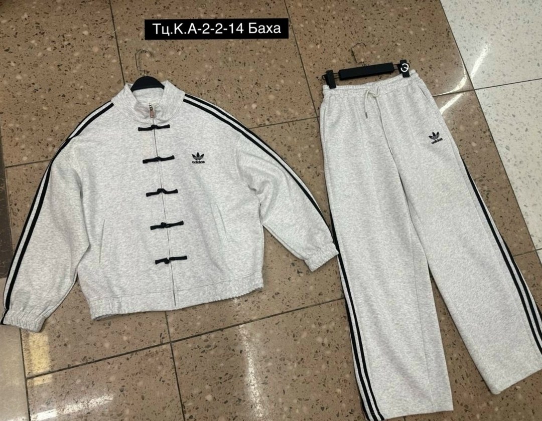 стильные костюмы,женский спортивный костюм,спортивный костюм,женский костюм,костюм с лампасами