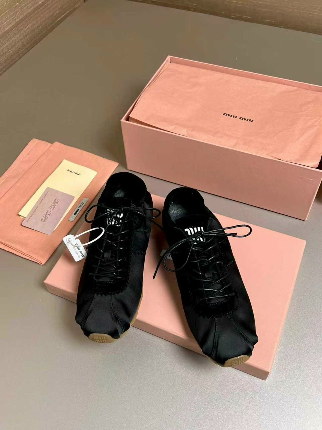 ,miu miu кроссовки,кроссовки miu miu женские,кроссовки prada,замшевые кроссовки