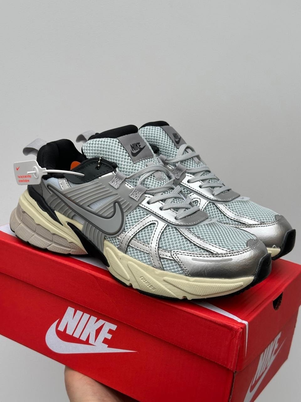 кроссовки nike v 2 k run,кроссовки nike v2k run,кроссовки nike,кроссовки nike v2k run цвет белый,кроссовки