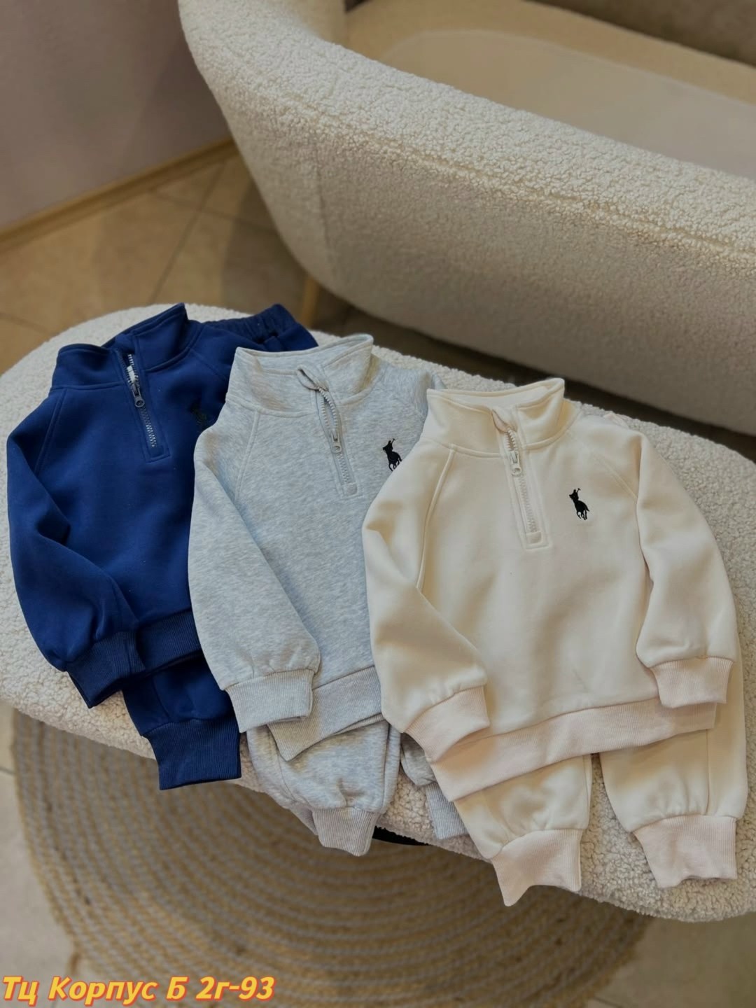 комплект одежды,костюм на флисе,детский флисовый костюм,детской одежды,детская парусиновая спортивная одежда