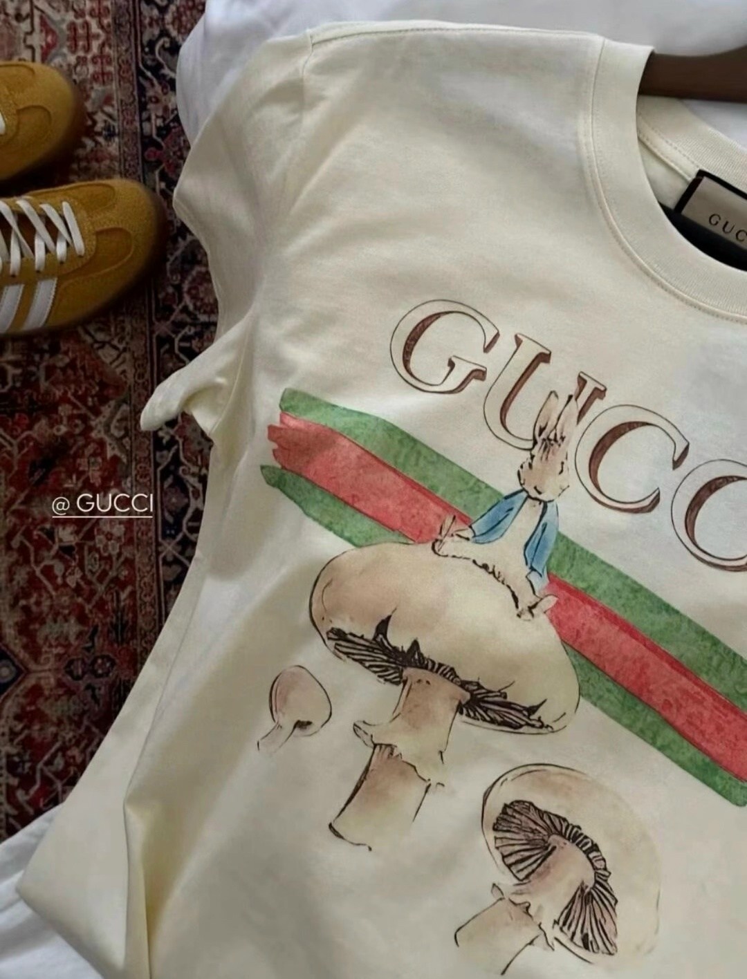 футболки гуччи,футболка gucci,футболка женская gucci,женские футболки с принтом,футболки женская