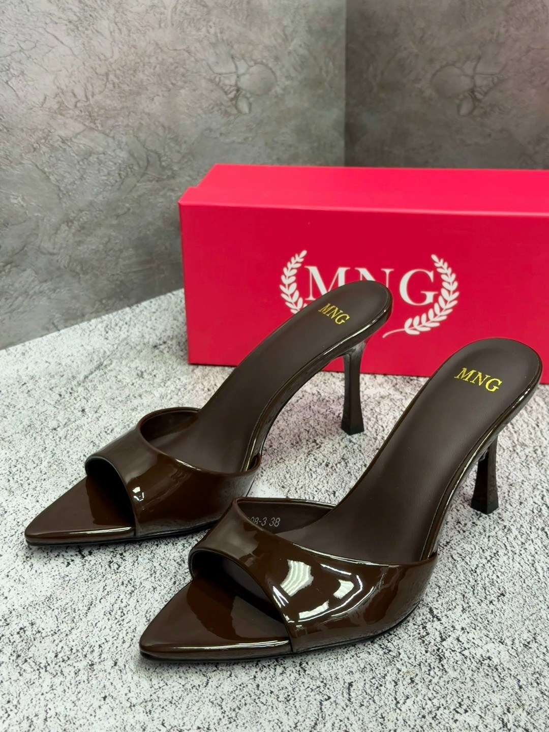 бежевые кожаные босоножки the row на низком каблуке,,босоножки на каблуках,бежевые босоножки,мюли на каблуке