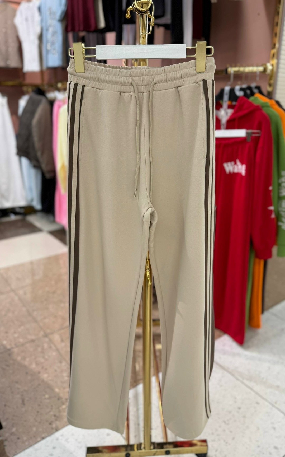 брюки спортивные,спортивные штаны,cпортивные штаны женские,широкие брюки,спортивные женские штаны с лампасами