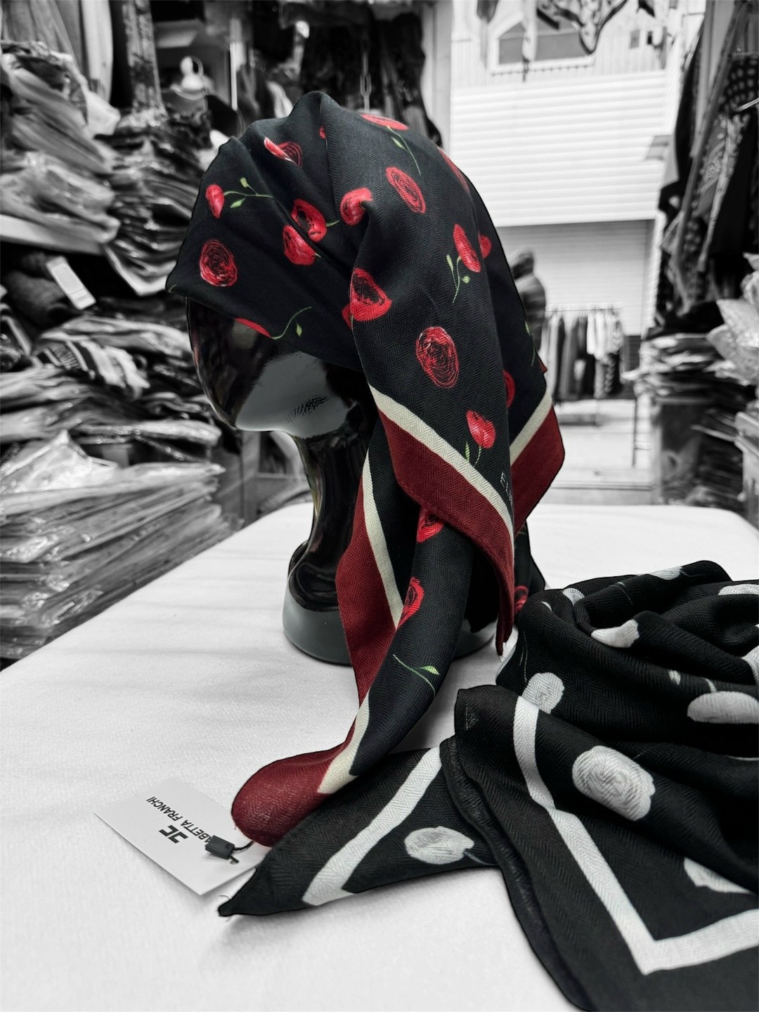 шарфы для женщин,платки для женщин,платки и шарфы,платки женские,платок с принтом