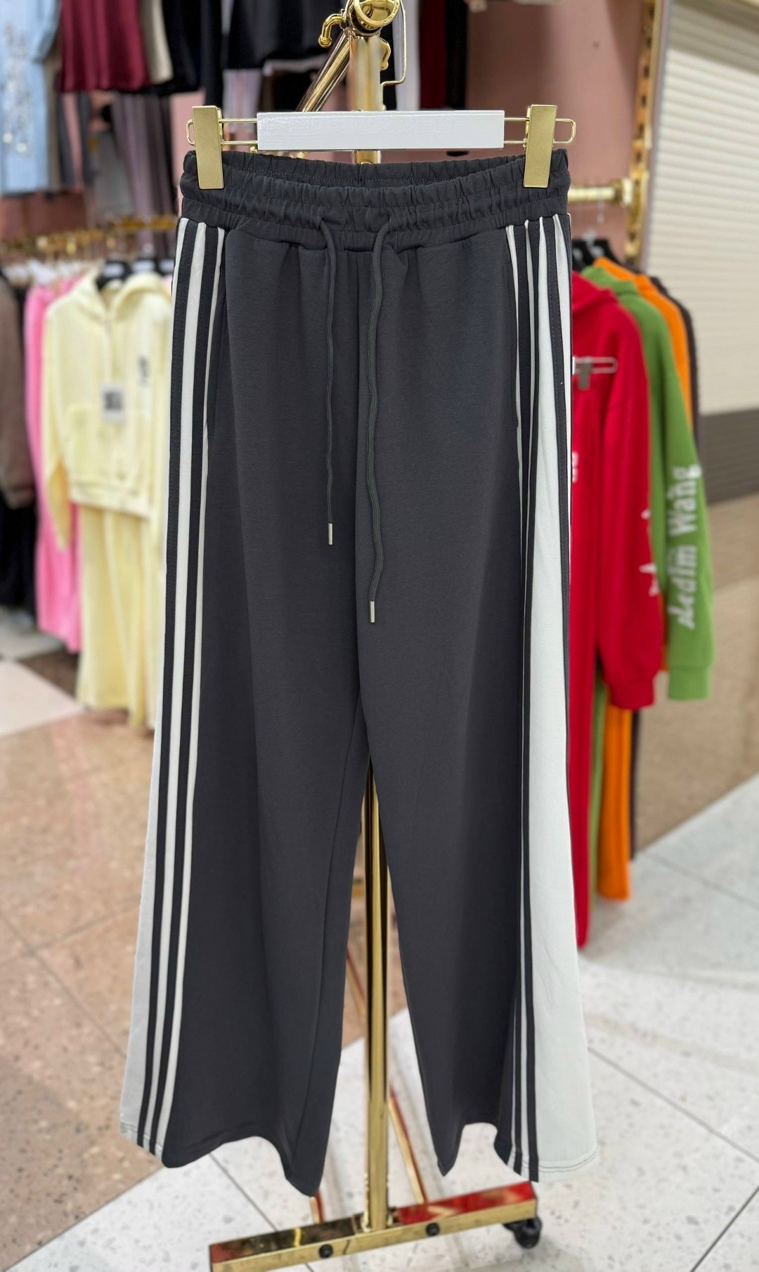 брюки спортивные,спортивные штаны,cпортивные штаны женские,широкие брюки,спортивные женские штаны с лампасами