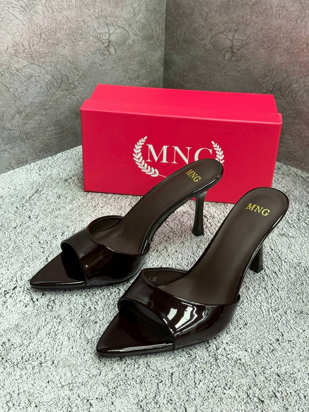 бежевые кожаные босоножки the row на низком каблуке,,босоножки на каблуках,бежевые босоножки,мюли на каблуке