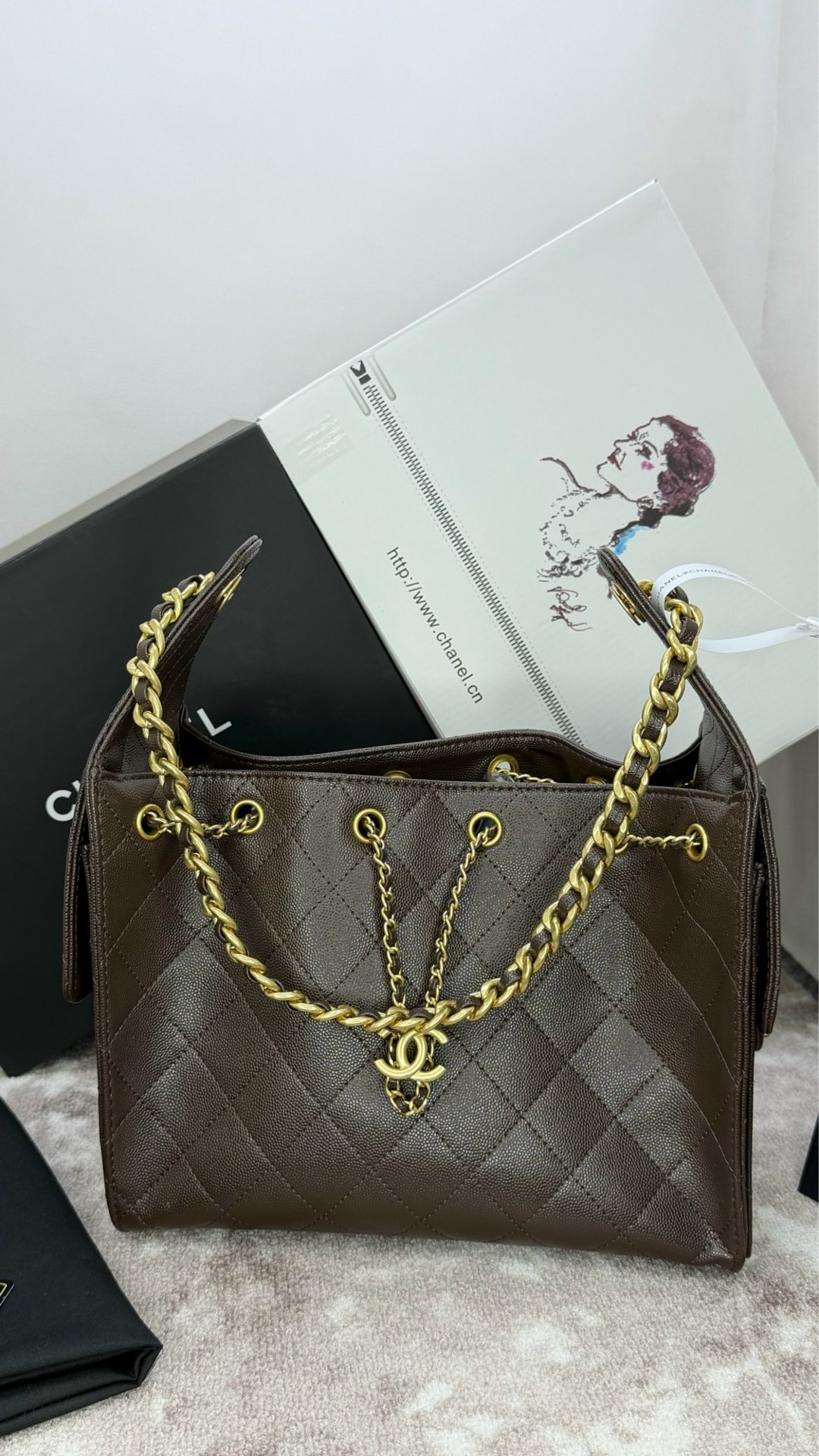 сумка chanel,кожаная белая сумка chanel,сумка шанель,chanel белая кожаная сумка через плечо для женщин,сумка шанель большая