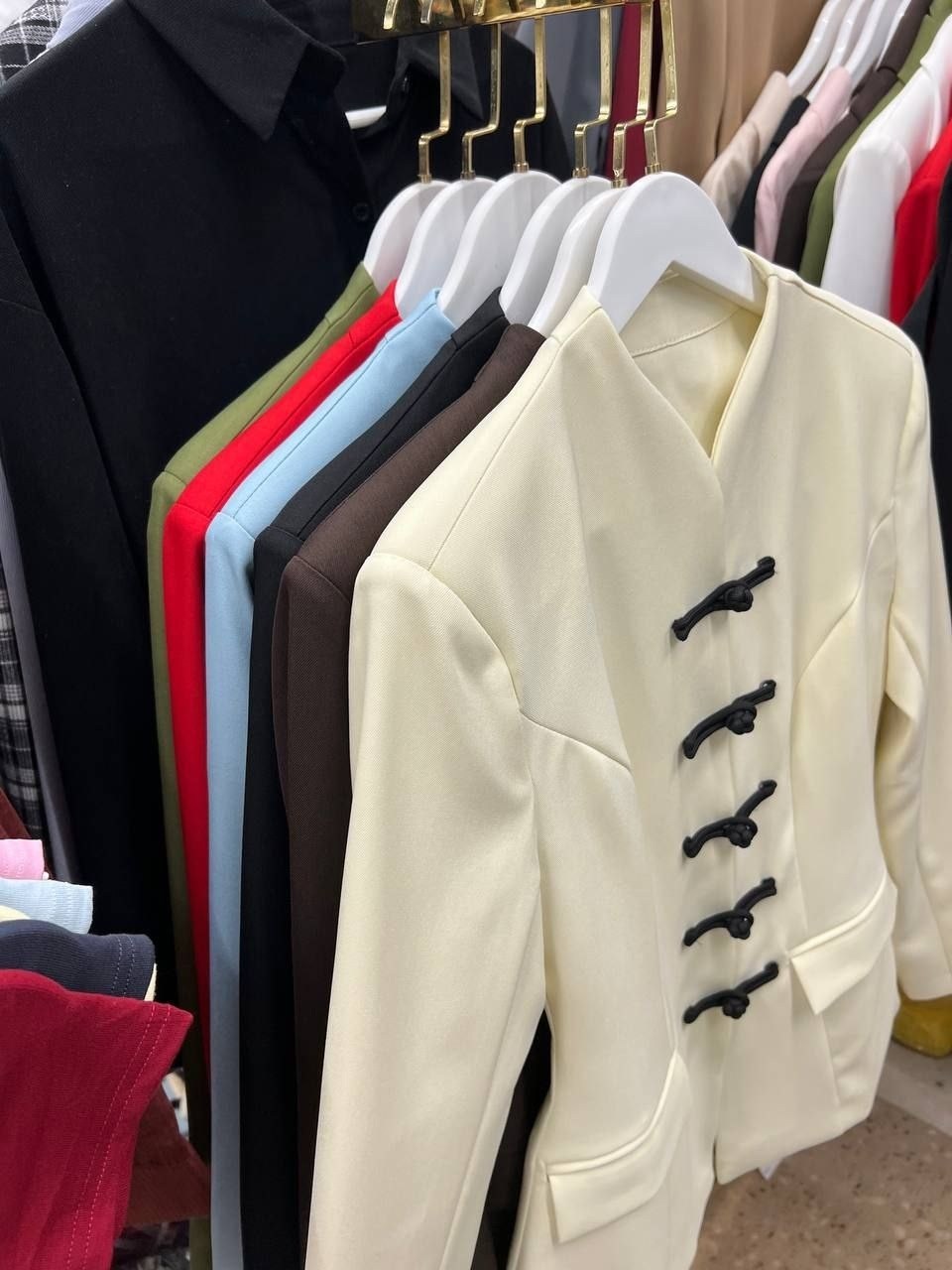 жакет,жакет зеленый,пиджак,приталенный жакет,женские пиджаки