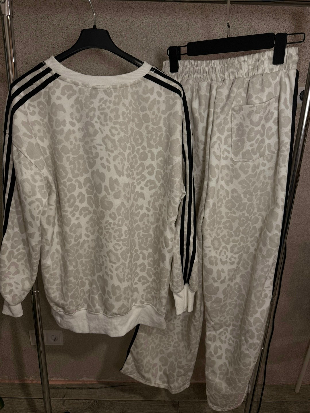 костюм от бренда,спортивный костюм gucci x adidas,свитшот женская,adidas женский костюм белого цвета