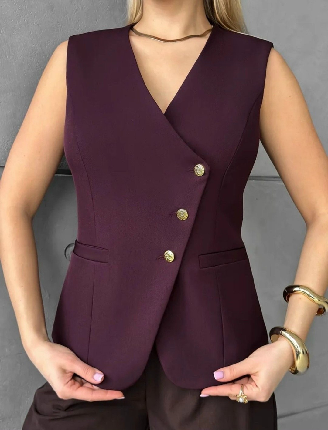 жилетка женская,бордовая жилетка,жилет приталенный,классический жилет,женские жилеты