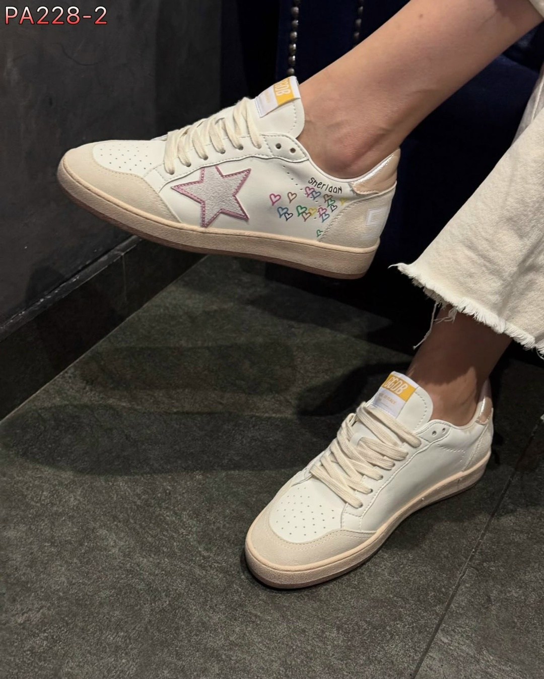 коричневые кроссовки ball star golden goose anthracite silver,golden goose deluxe brand замшевые кеды ball star,мужские замшевые низкие кроссовки с вышитыми звездами superstar golden goose коричневый,