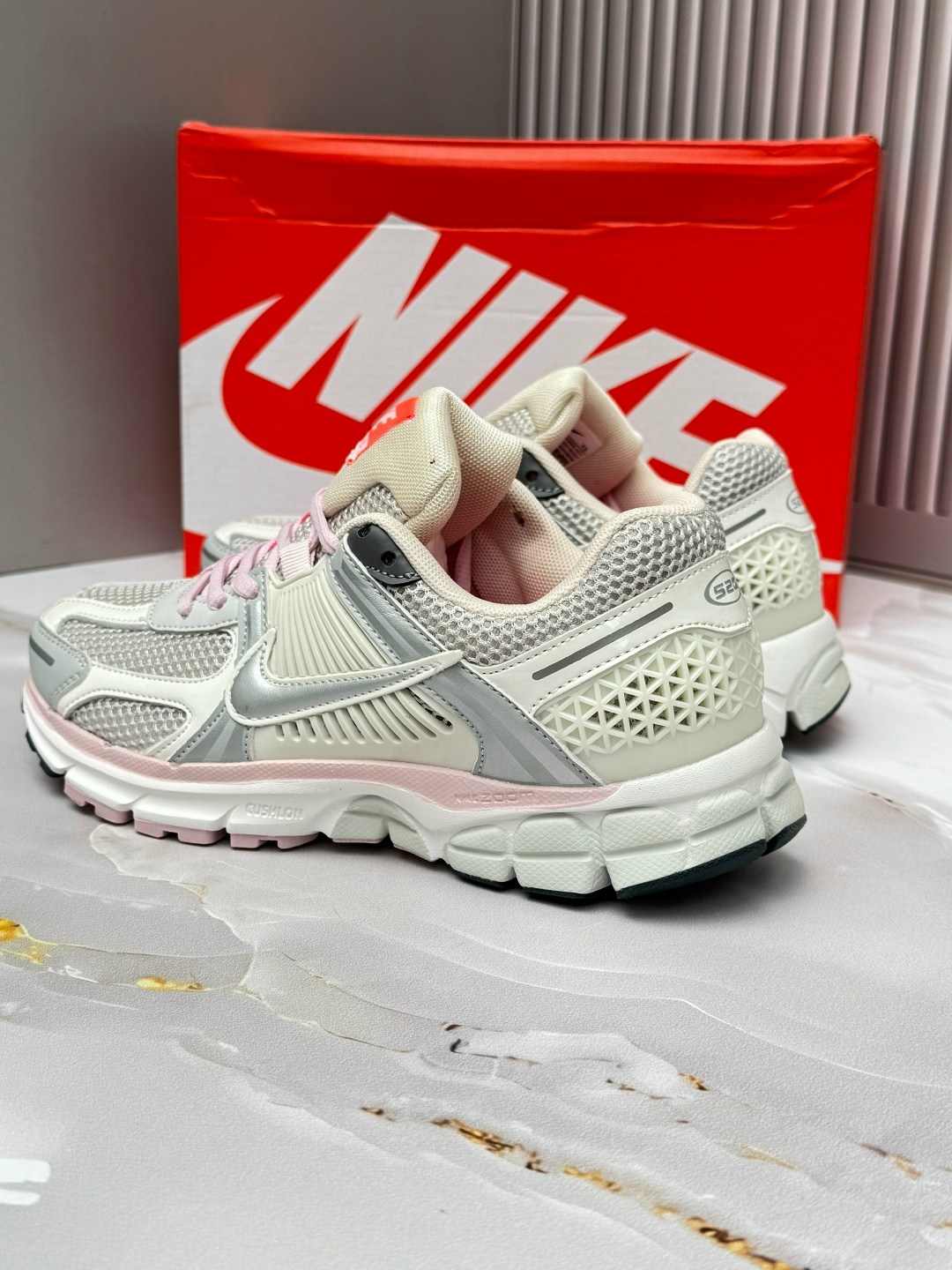 женские кроссовки nike air zoom vomero 5,nike кроссовки,женские кроссовки nike,кроссовки,кроссовки nike air zoom vomero 5