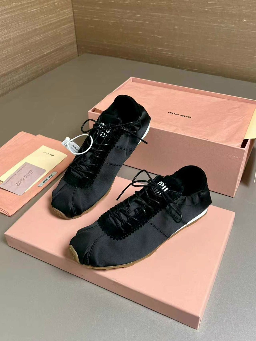 ,miu miu кроссовки,кроссовки miu miu женские,кроссовки prada,замшевые кроссовки