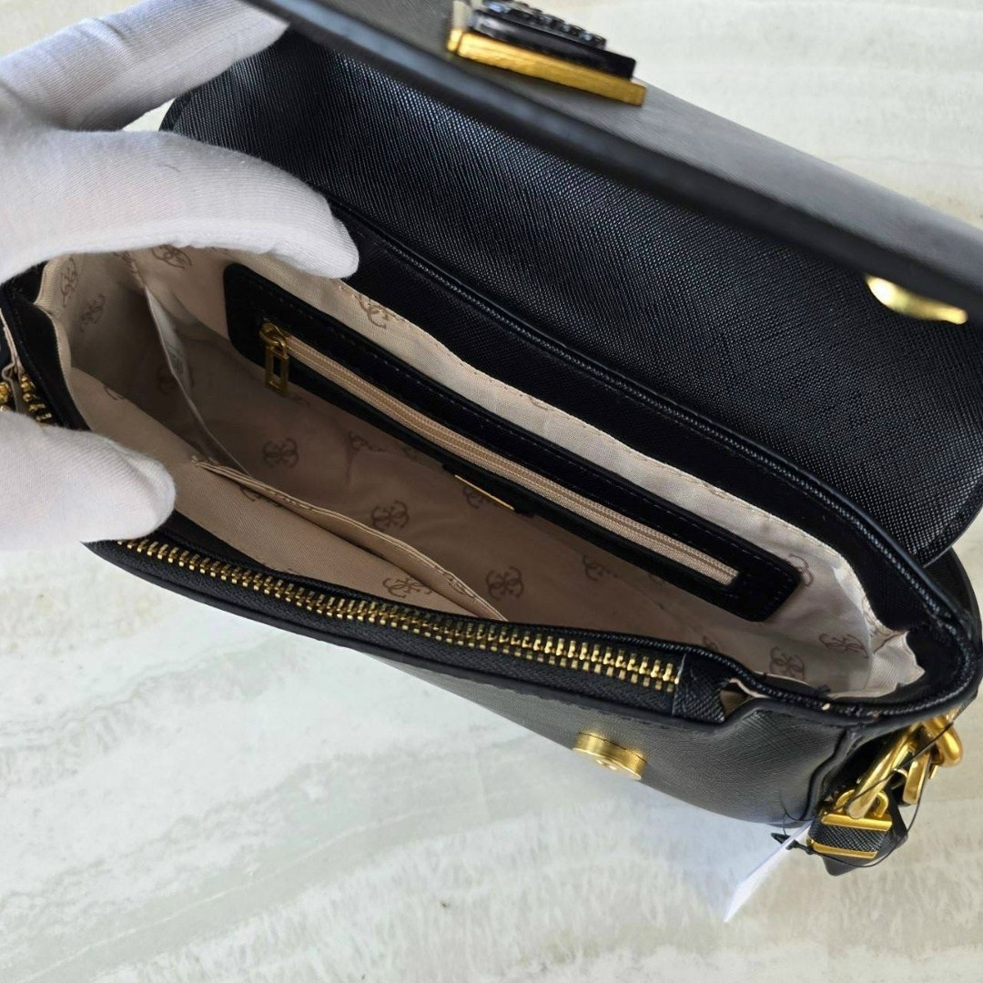 guess сумка на плечо,сумка женская guess,сумка guess,сумка багет через плечо guess седло coromelli,сумка guess оригинал