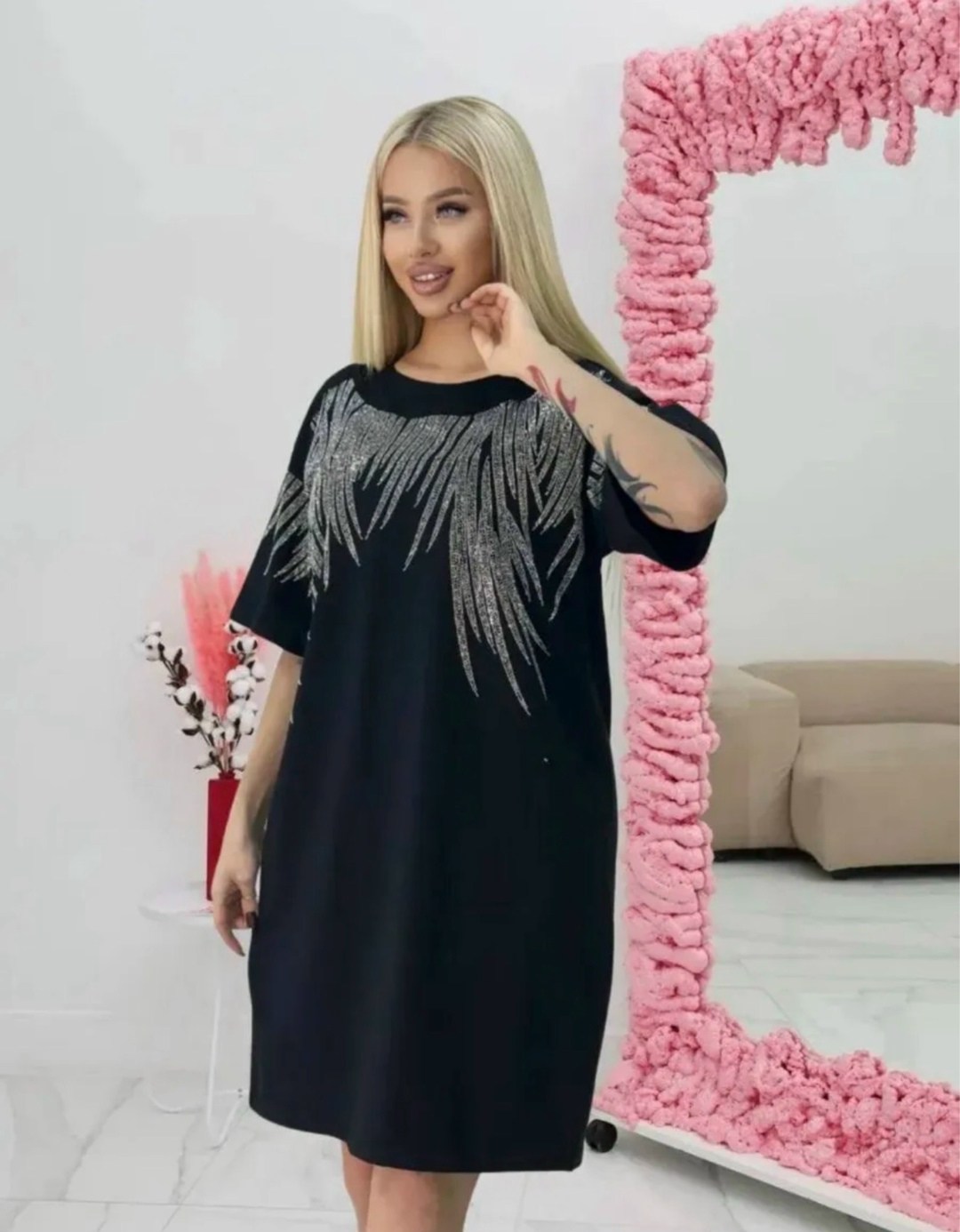 футболка оверсайз со стразам,женская футболка оверсайз со стразами,футболки женская оверсайз,футболка оверсайз со стразами fashion lux,футболка oversize со стразами