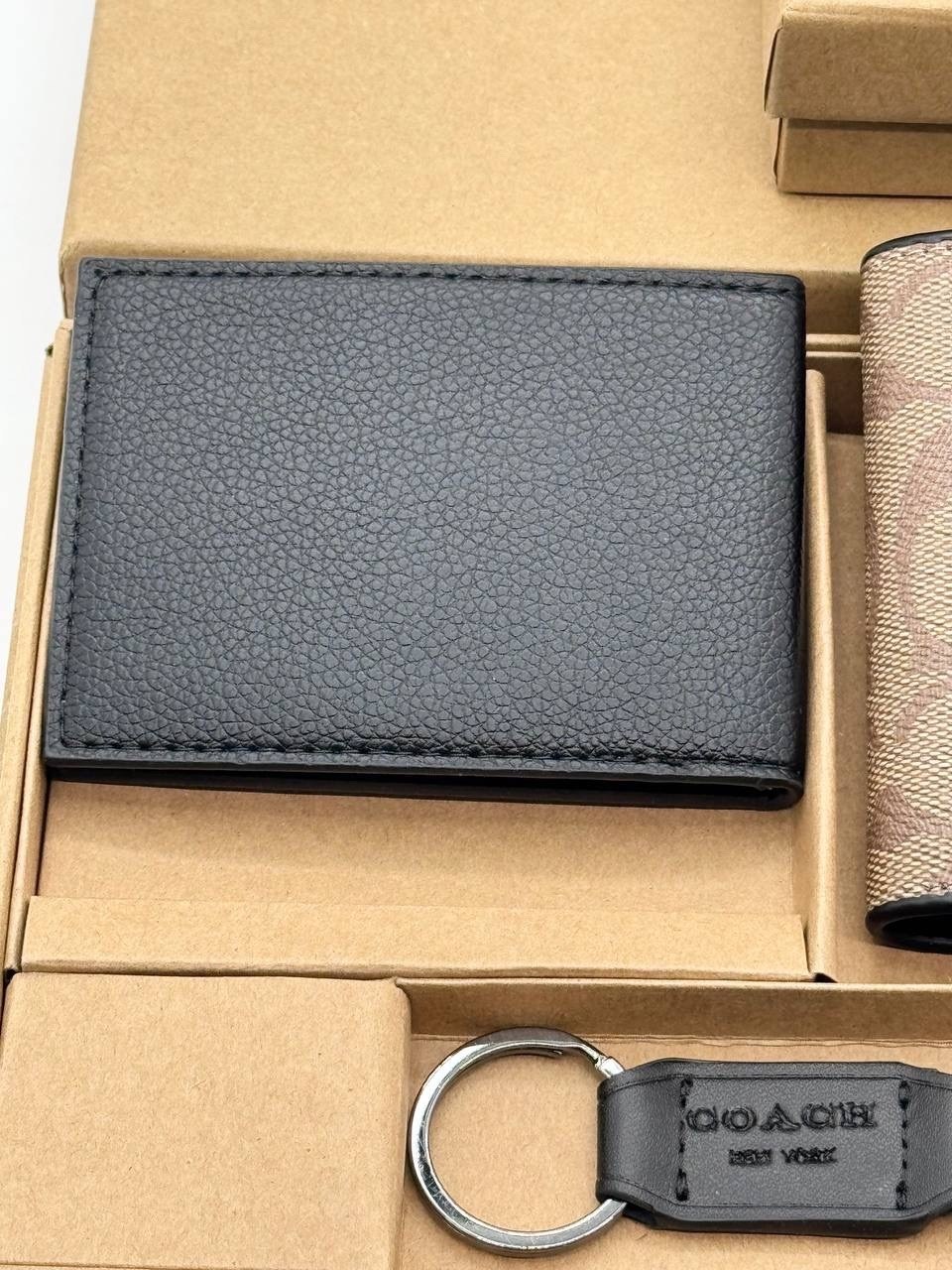 кошелек coach,мужские кошельки,мужские аксессуары,упаковка подарочная,подарочная коробка