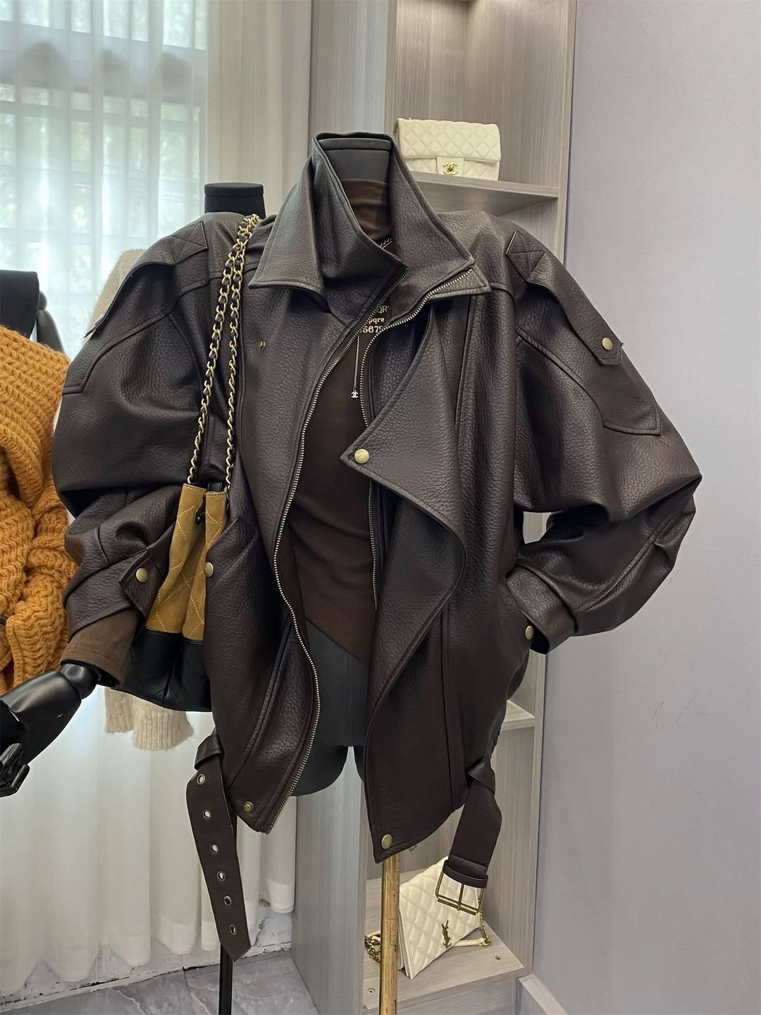 куртка бомбер,женская кожаная куртка,куртка женская,куртка косуха,косуха кожаная женская чёрного цвета