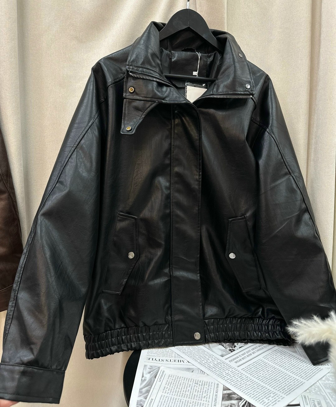 куртка бомбер,стильная куртка,куртка бомбер кожаная,кожаный бомбер,кожаная куртка