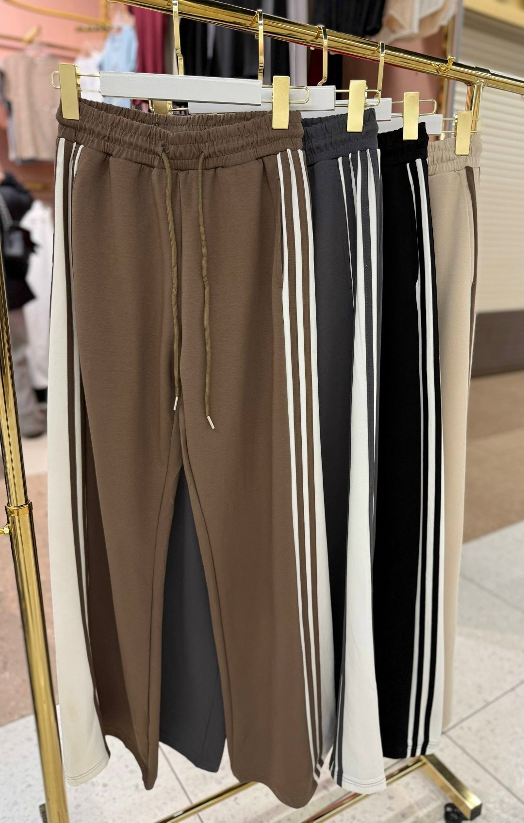 брюки спортивные,спортивные штаны,cпортивные штаны женские,широкие брюки,спортивные женские штаны с лампасами