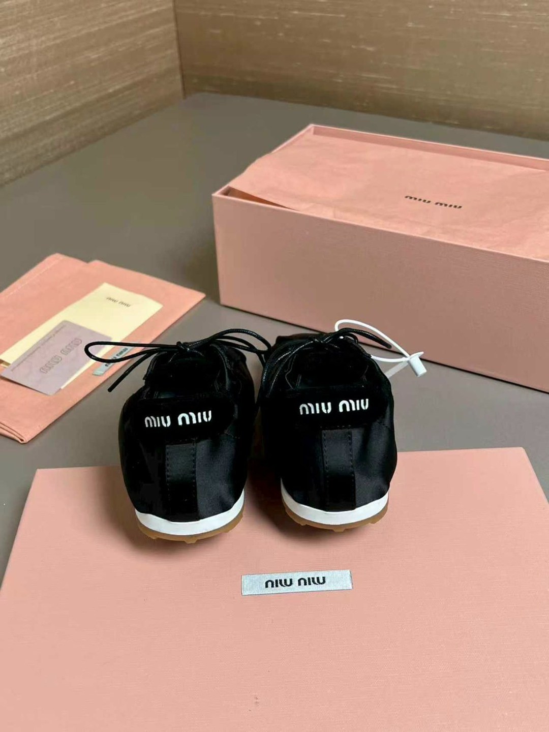 ,miu miu кроссовки,кроссовки miu miu женские,кроссовки prada,замшевые кроссовки