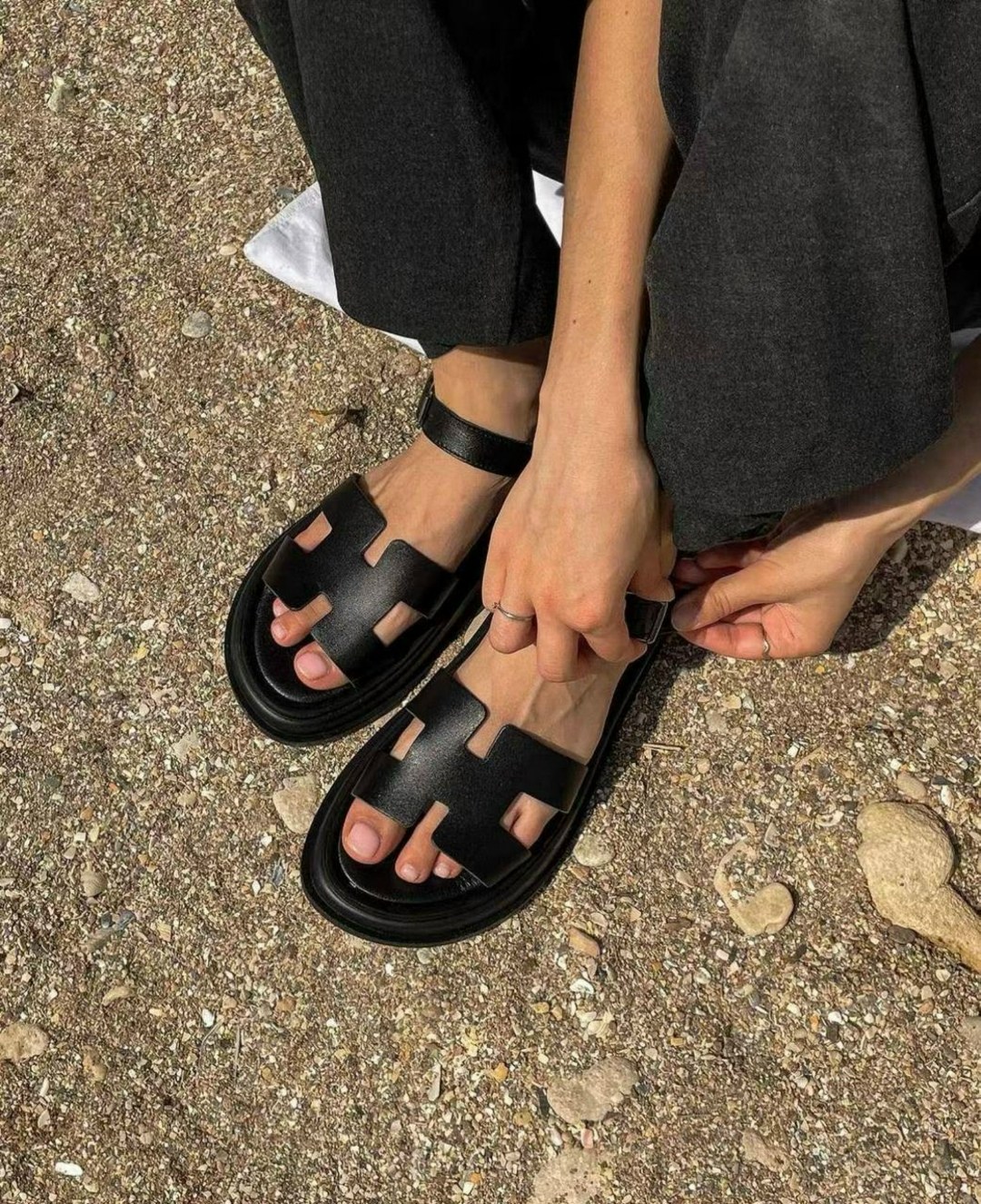 босоножки летние на плоской подошве,босоножки женские черные,модные босоножки,босоножки женские,босоножки эко