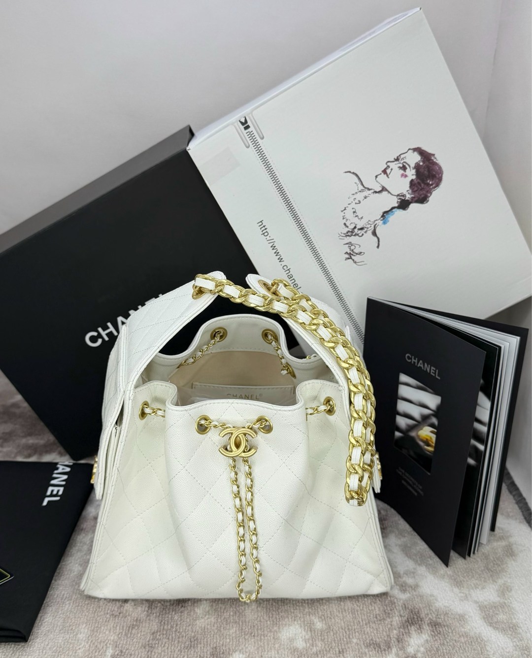 сумка chanel,кожаная белая сумка chanel,сумка шанель,chanel белая кожаная сумка через плечо для женщин,сумка шанель большая