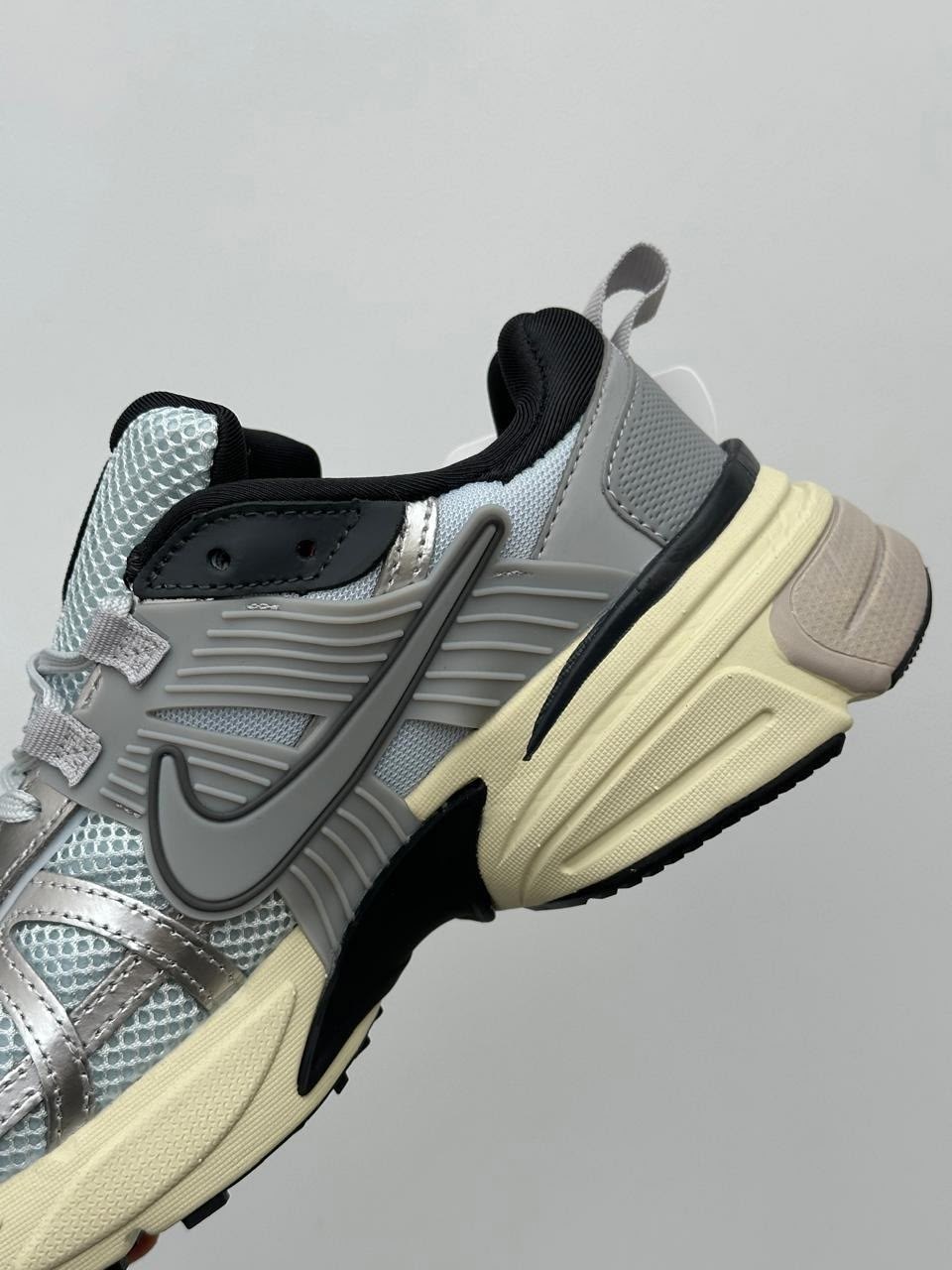 кроссовки nike v 2 k run,кроссовки nike v2k run,кроссовки nike,кроссовки nike v2k run цвет белый,кроссовки