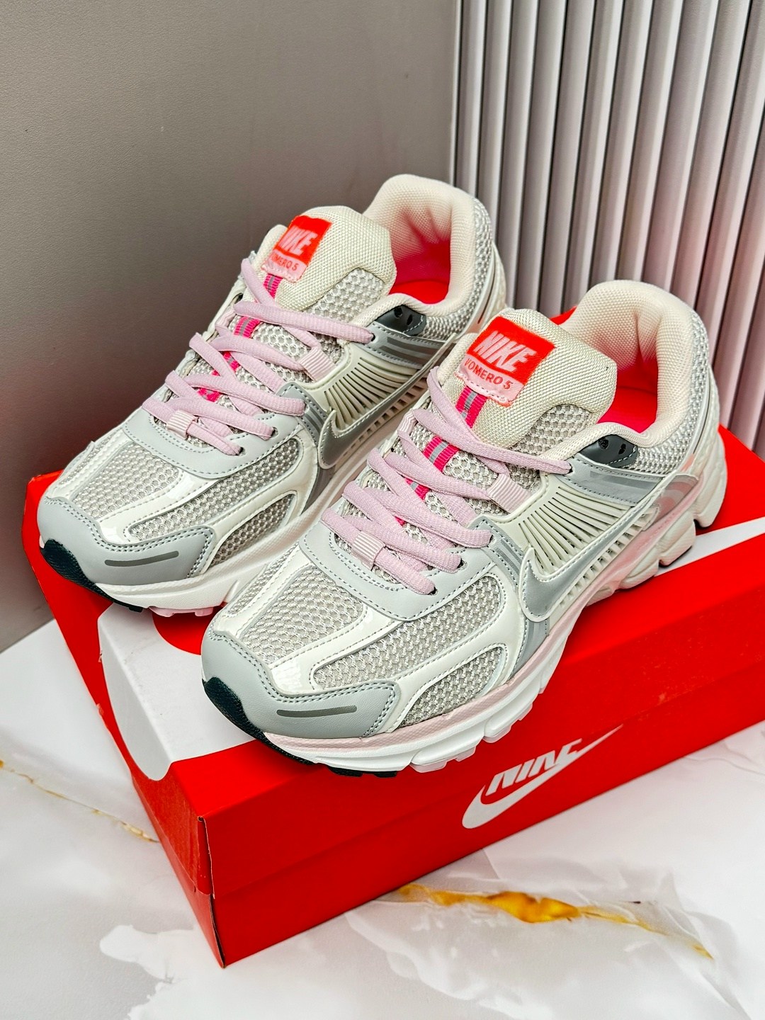 женские кроссовки nike air zoom vomero 5,nike кроссовки,женские кроссовки nike,кроссовки,кроссовки nike air zoom vomero 5