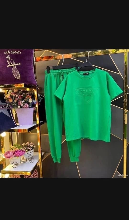 спортивный костюм двойка prada,спортивний костюм двойка прада,костюм спортивный,женский спортивный костюм двойка,женские костюмы спортивные