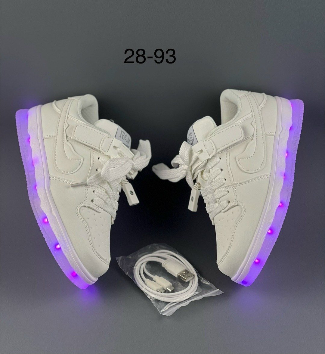 кроссовки найк со светящейся подошвой,кроссовки со светящейся подошвой,светящиеся кроссовки,кроссовки,кроссовки найк аир светящийся