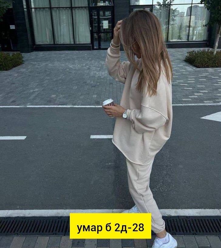 костюм в стиле oversize ,костюм спортивный женский,девушка в костюме оверсайз,женский костюм,костюм женский спортивный оверсайз двойка штаны и удлиненная кофта