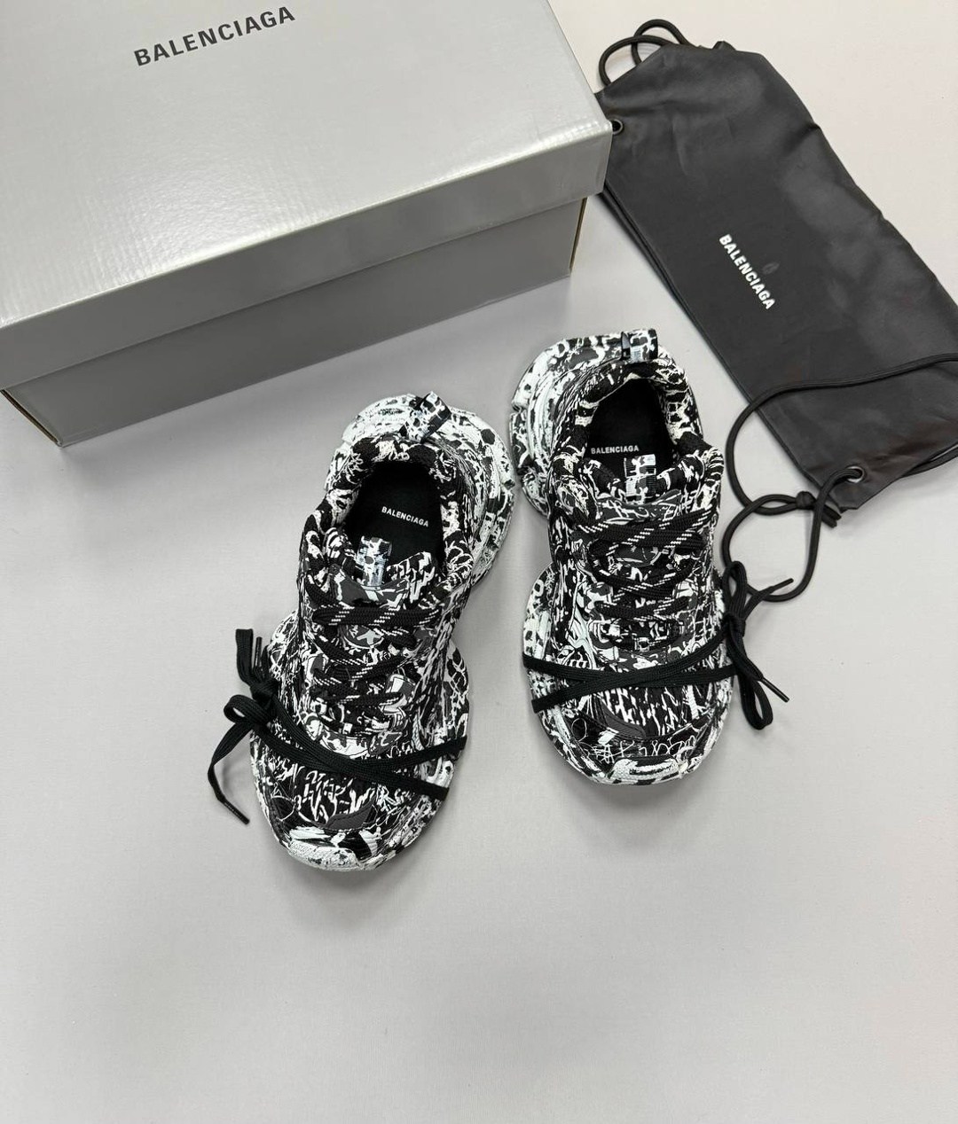 кроссовки balenciaga track sneaker 'graffiti - black white',кроссовки balenciaga,кроссовки balenciaga track,кроссовки balenciaga phantom sneaker 3xl,кроссовки track graffiti balenciaga черный