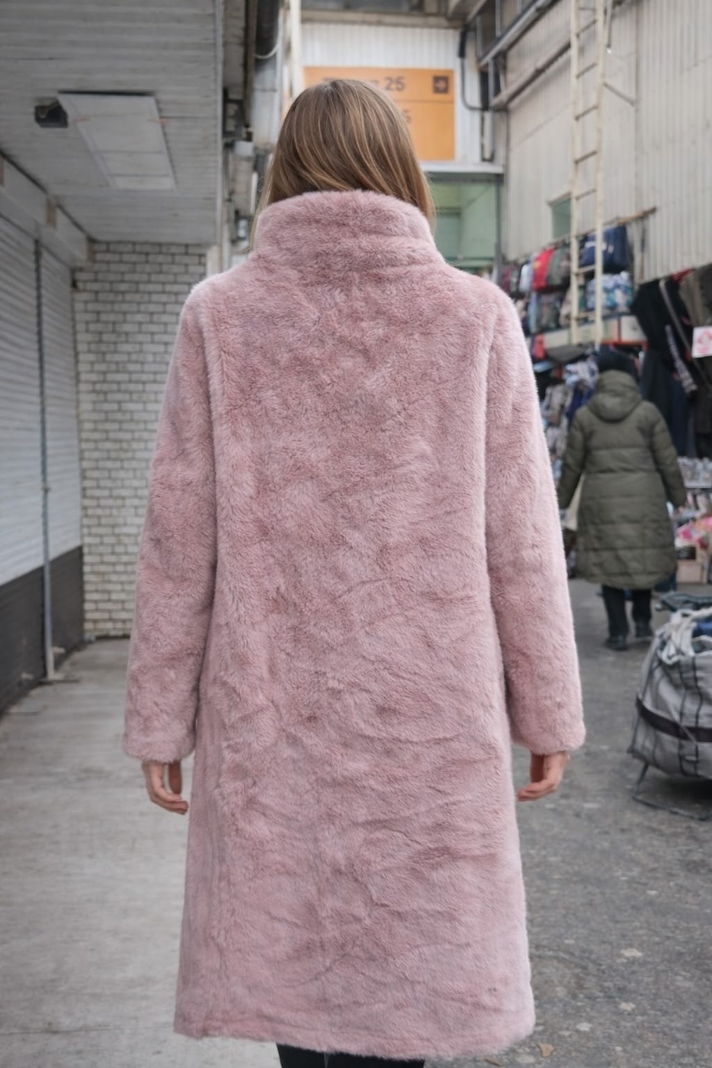 розовая шуба,женская шуба,пальто розовое,теплое пальто,зимняя пальто