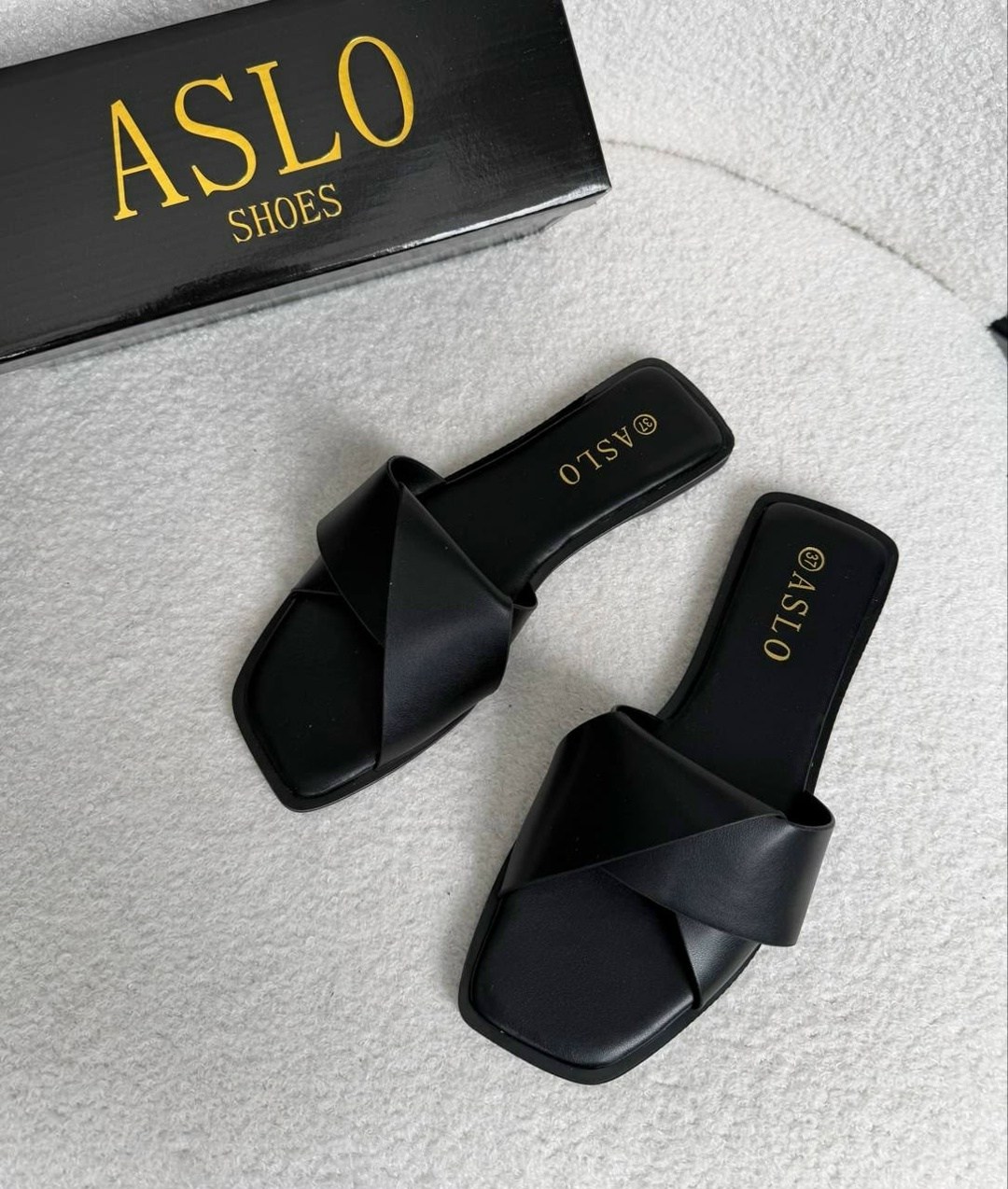 ,женские шлепанцы,модные шлепанцы,тапочки модные,шлепанцы летние