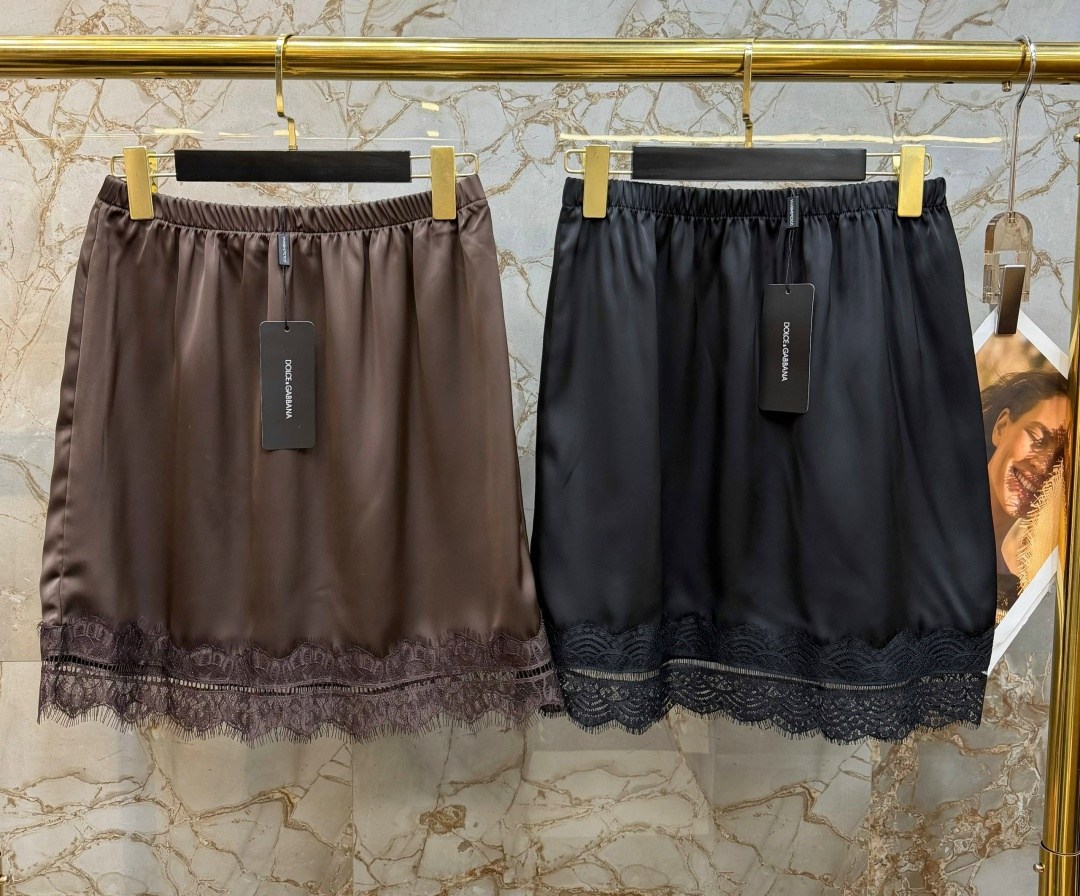 шелковая пижама,женская шелковая пижама,шелковая пижама с кружевами,пижама с кружевом,атласная пижама с кружевной отделкой