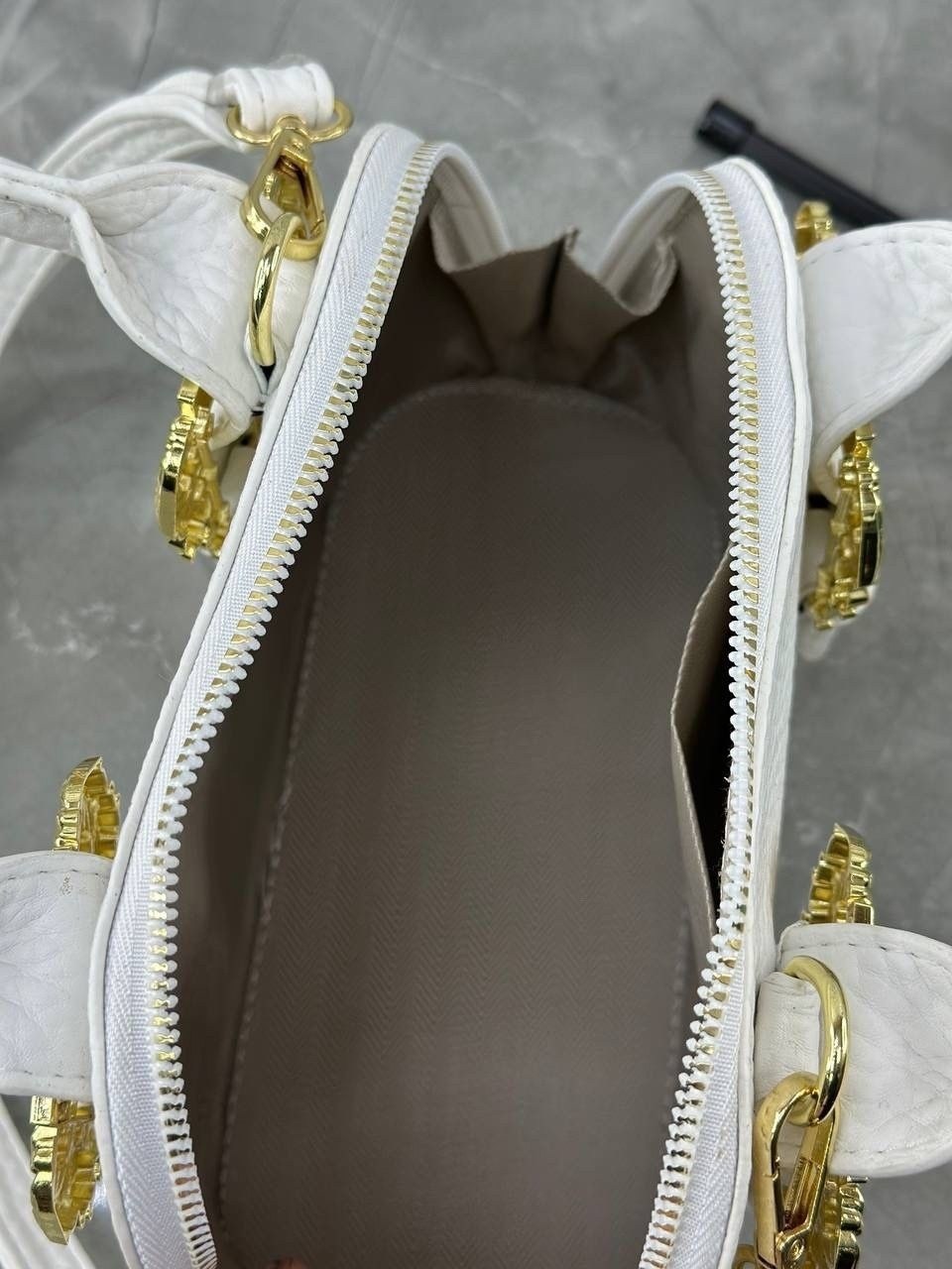 сумка сетчел с пряжкой baroque versace jeans couture,сумка versace jeans couture черный,сумка через плечо versace jeans couture черный,versace jeans couture сумка-тоут размера мини из искусственной ко