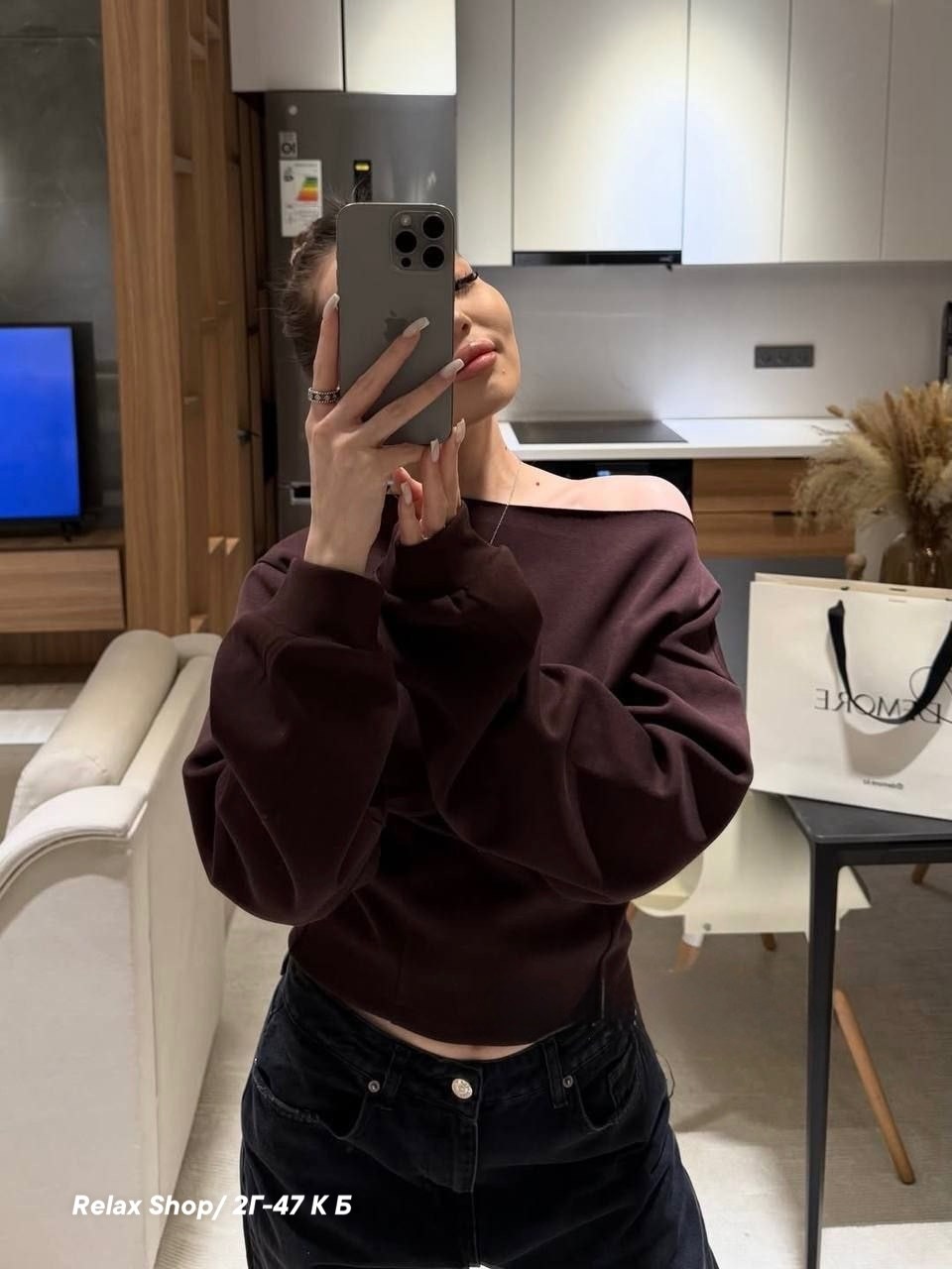 cropped off the shoulder sweatshirt,свитшот с открытыми плечами,мода модная,модные наряды,стильные наряды