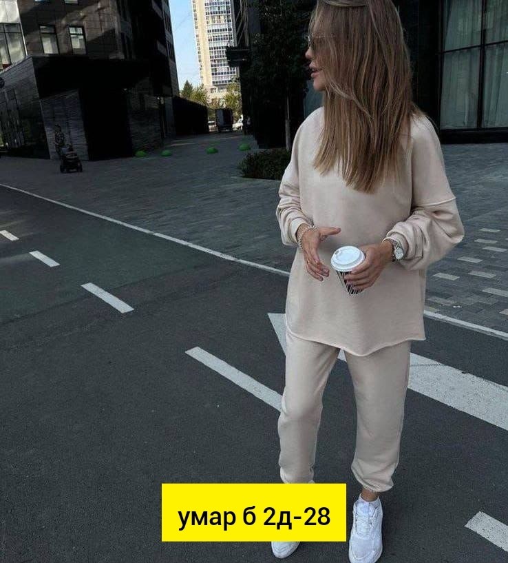 костюм в стиле oversize ,костюм спортивный женский,девушка в костюме оверсайз,женский костюм,костюм женский спортивный оверсайз двойка штаны и удлиненная кофта